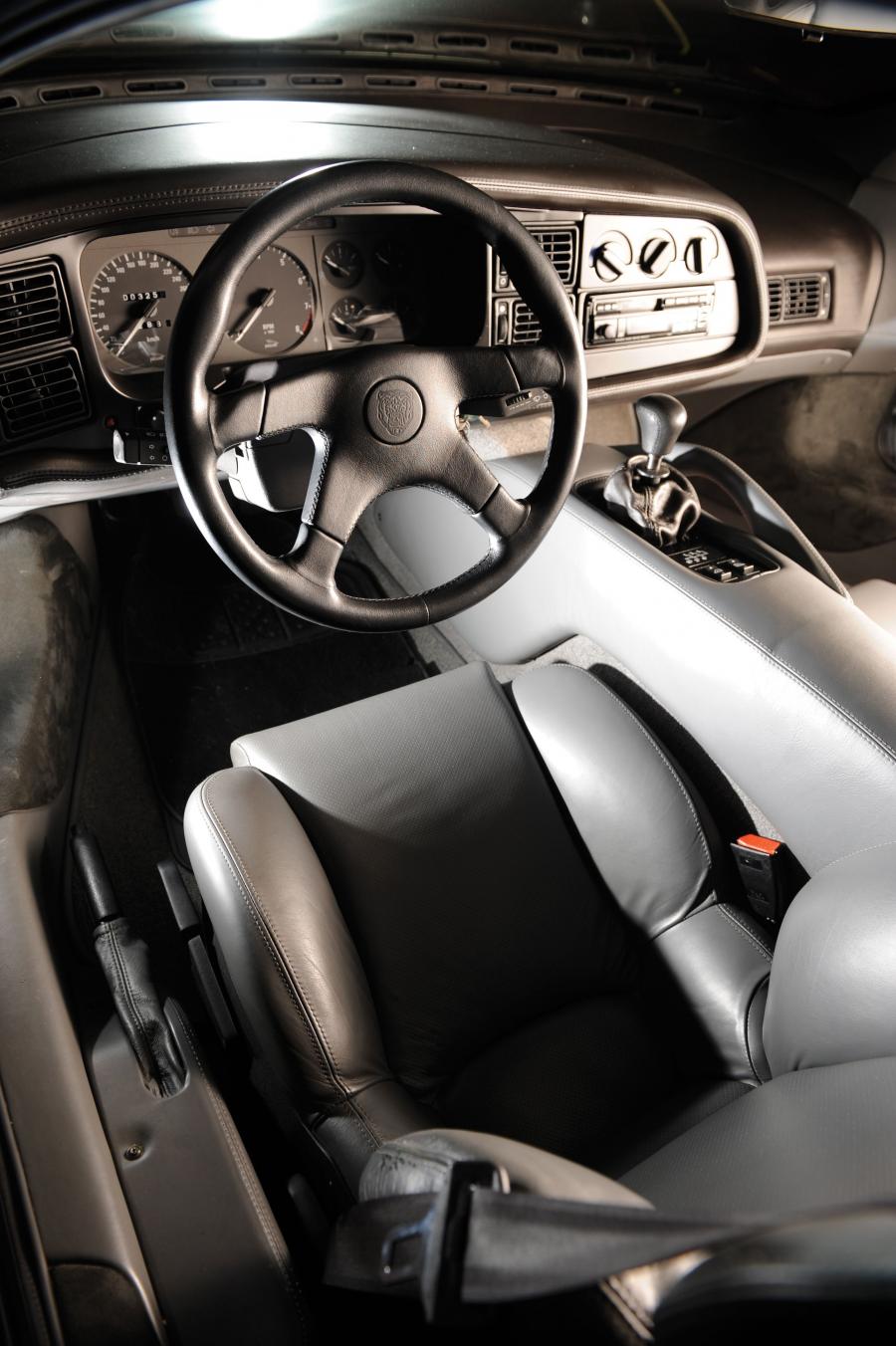  Jaguar XJ220 1993 года  (фото 25 из 28)